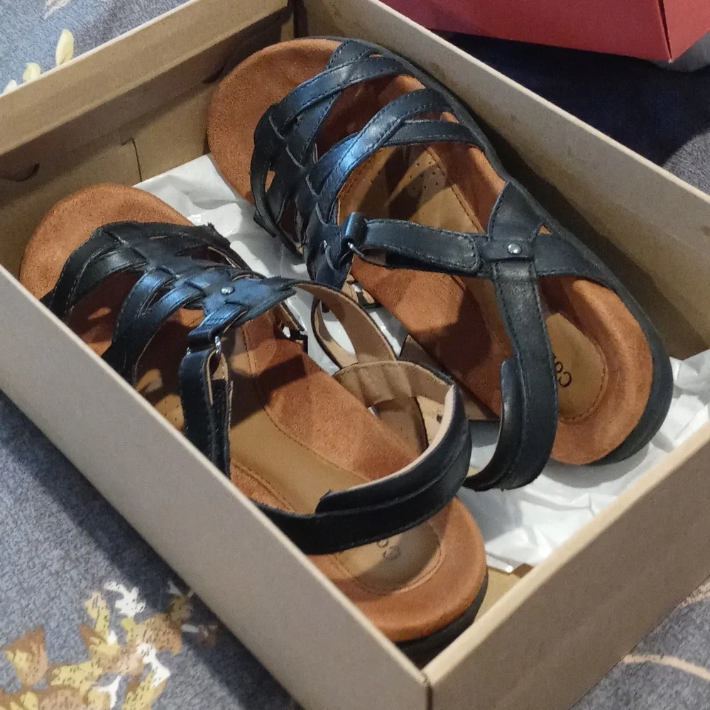 Cobb Hill by New Balance Black Leather Strappy Women's Sandals